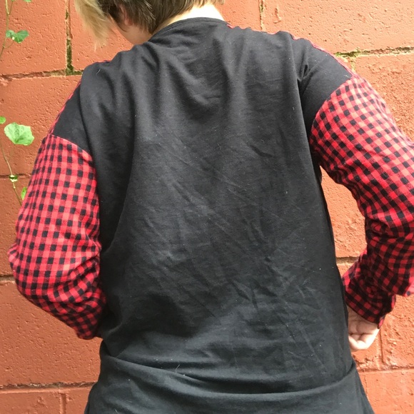 Grunge Plaid Sleeved Top - Picture 2 of 3